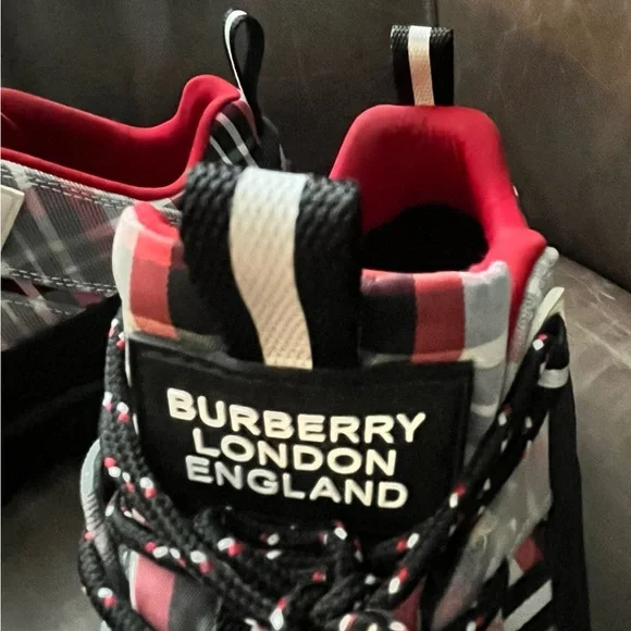 Stylish Plaid Sneakers with Red Accents - Picture 3 of 10